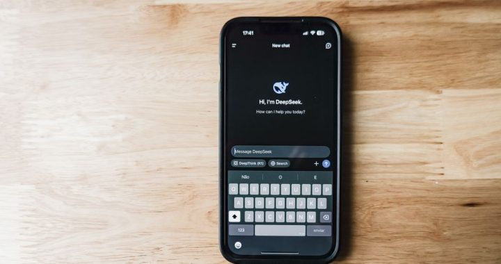 AI customer service chatbot helping support team manage customer inquiries efficiently