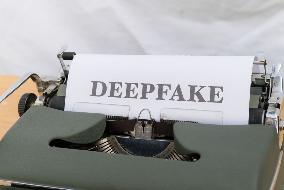 Visual guide showing how to identify fake tech news through source verification and fact-checking